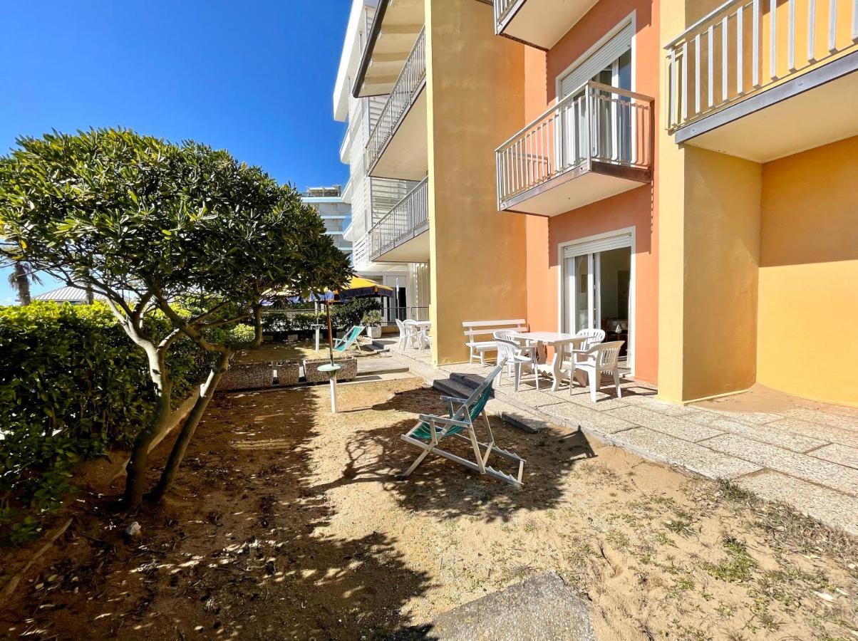 Villa Fronte Mare-Carraro Immobiliare Jesolo - Family Apartments Εξωτερικό φωτογραφία