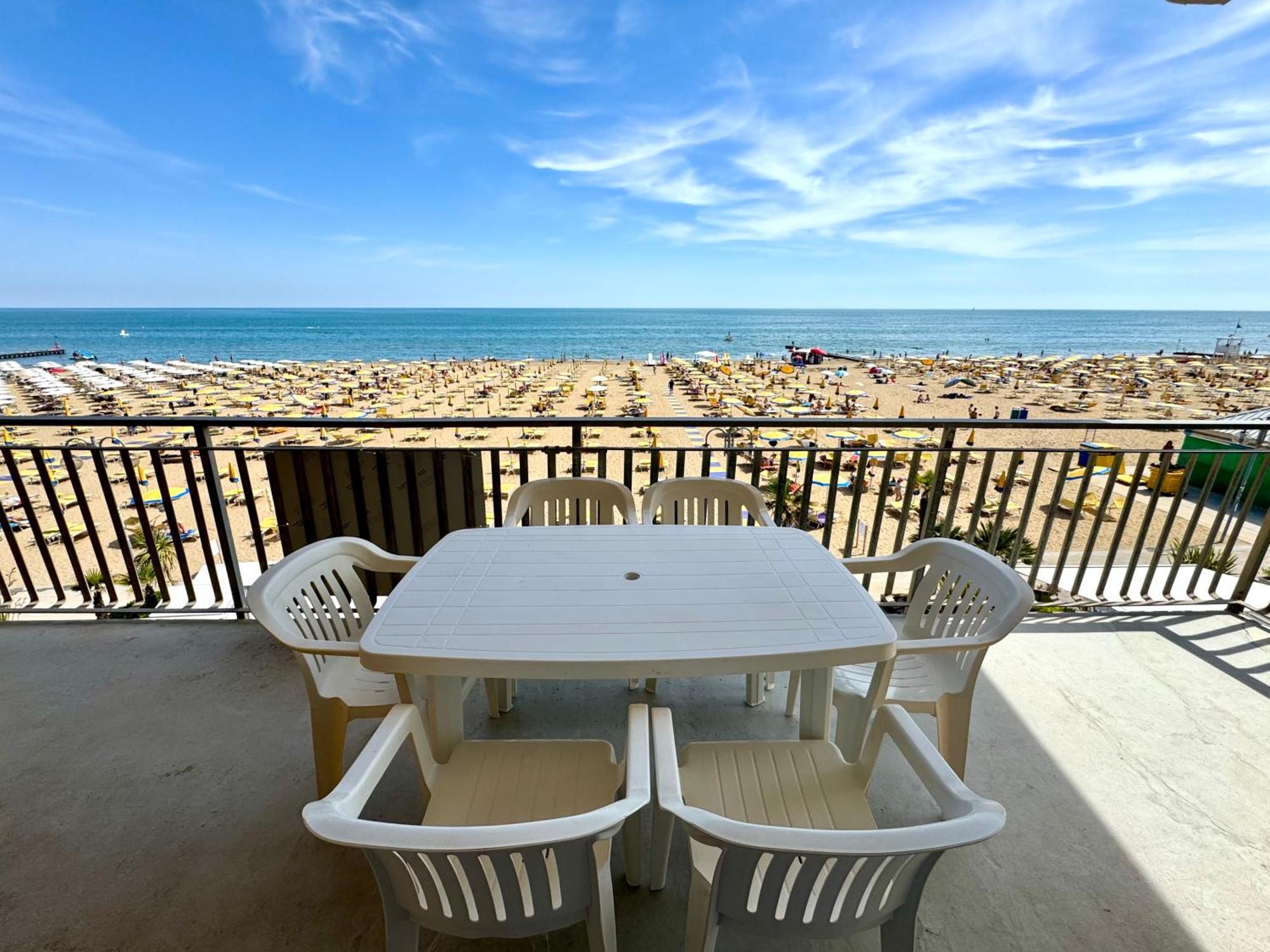 Villa Fronte Mare-Carraro Immobiliare Jesolo - Family Apartments Εξωτερικό φωτογραφία