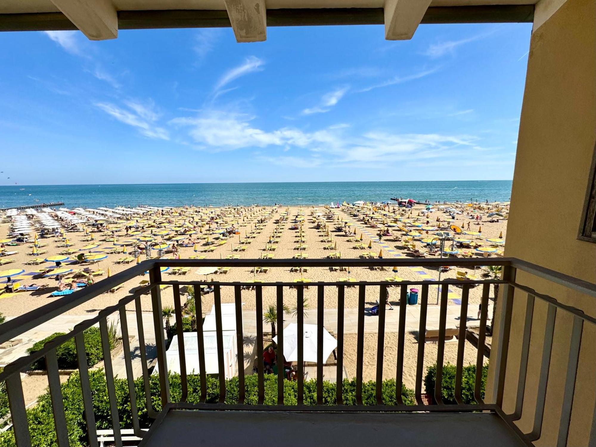 Villa Fronte Mare-Carraro Immobiliare Jesolo - Family Apartments Εξωτερικό φωτογραφία